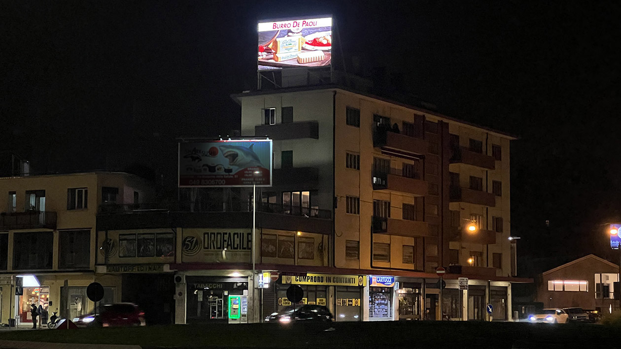 Ledwall Stanga by Night
